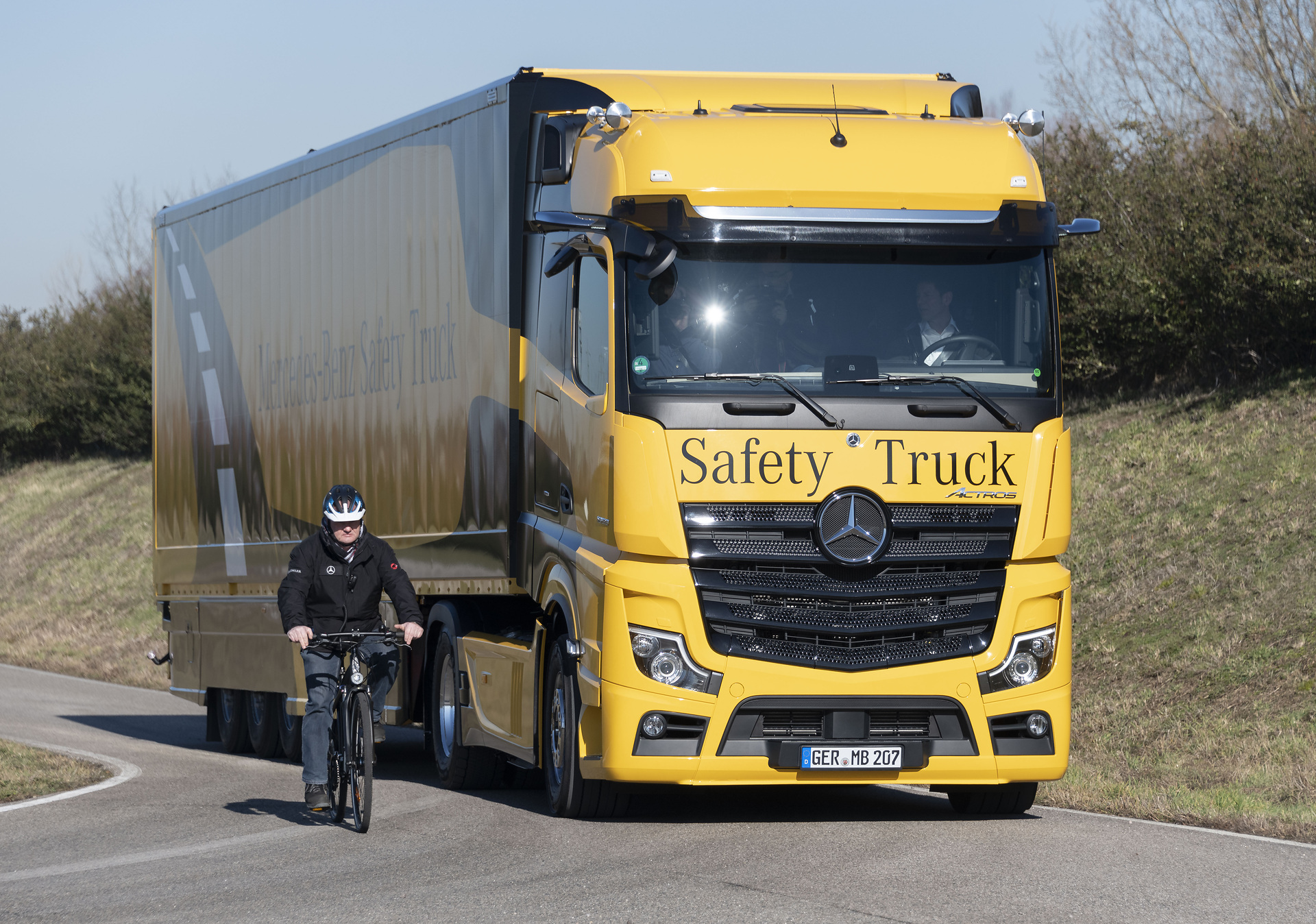 Daimler Trucks – Presentation at the EVZ in Wörth, February 2019