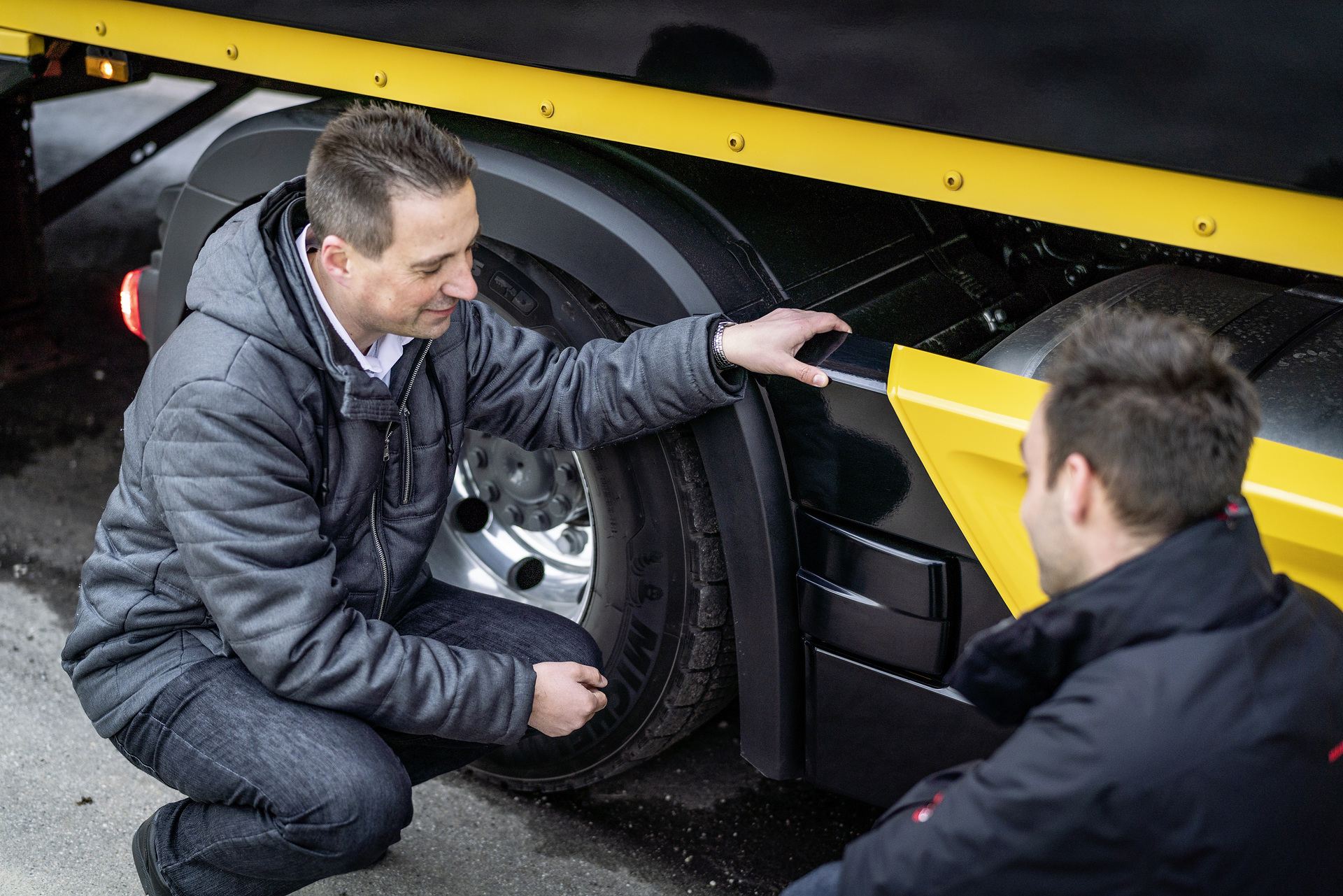 Januar 2019 – Mercedes-Benz Safety Truck. Der neue Mercedes-Benz Actros mit Abbiege-Assistent, Active Brake Assist 5, MirrorCam, Active Drive Assist, Notbremsassistent und Fußgängererkennung. Mercedes-Benz Lkw: Perfektes Zusammenspiel: Abbiege-Assistent und MirrorCam bieten noch mehr Sicherheit