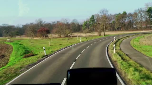 Perfektes Zusammenspiel: MirrorCam und Abbiegeassistent im Mercedes-Benz Lkw – Langversion