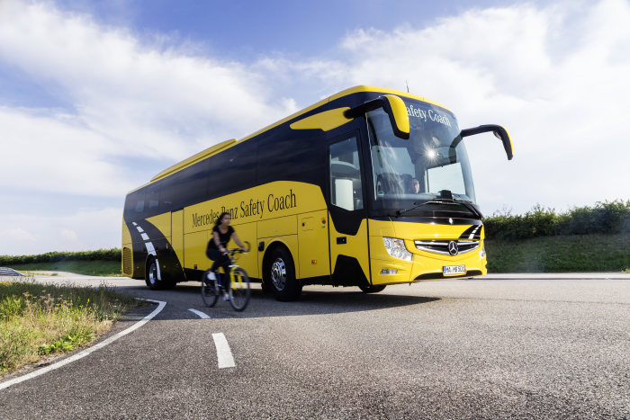 Daimler Buses auf der Messe Bus2Bus in Berlin: maximale Sicherheit, Trendsetter für die Reise, innovative Dienstleistungen