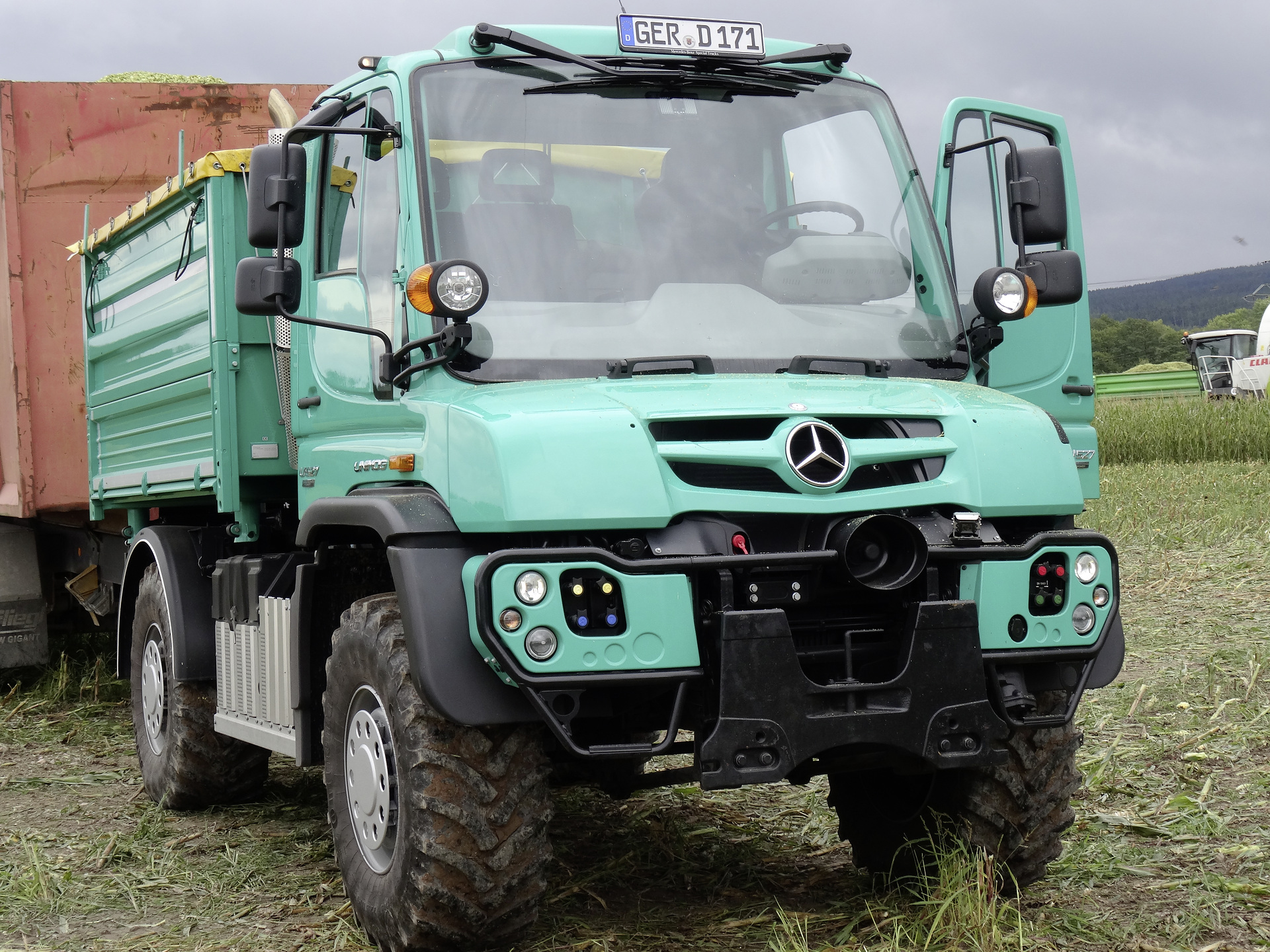 Unimog U 527 Agrar Mercedes-Benz auf der Freilandmesse Demopark: Das ganze Jahr im Einsatz: Unimog-Geräteträger für Kommune, Landwirtschaft und Lohnunternehmer