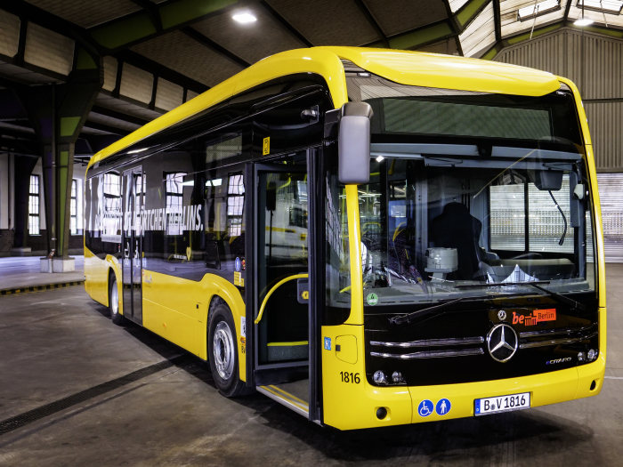 Mercedes-Benz eCitaro: Emissionsfrei durch Berlin: Der erste von 15 vollelektrisch angetriebenen Mercedes Benz eCitaro wird an die Berliner Verkehrsbetriebe (BVG) ausgeliefert