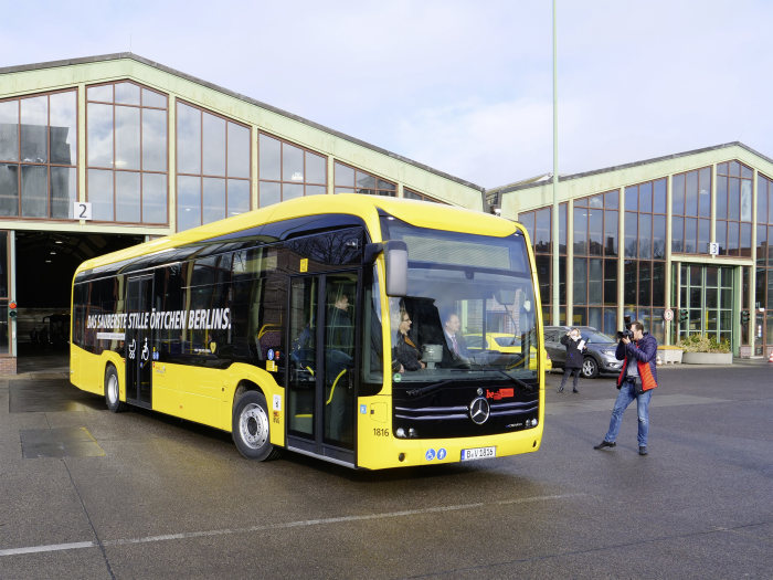 Mercedes-Benz eCitaro: Emissionsfrei durch Berlin: Der erste von 15 vollelektrisch angetriebenen Mercedes Benz eCitaro wird an die Berliner Verkehrsbetriebe (BVG) ausgeliefert