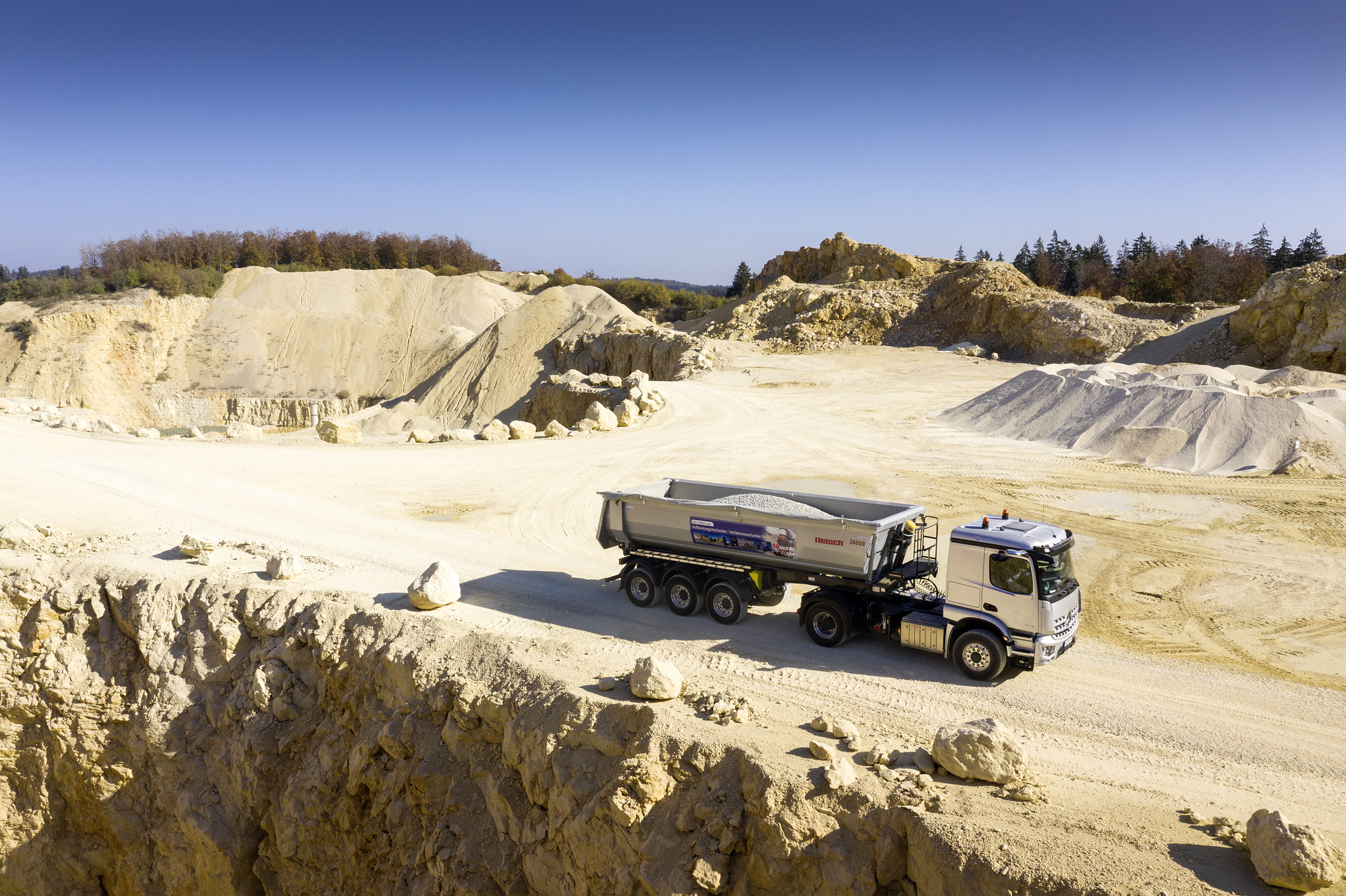 Transport Meichle + Mohr Bodenseeregion, 16-18.10.2018 Der neue Mercedes-Benz Arocs auf der Bauma 2019: Erste Kundenstimmen zum neuen Mercedes-Benz Arocs - sicherer, vernetzter und effizienter auf dem Bau
