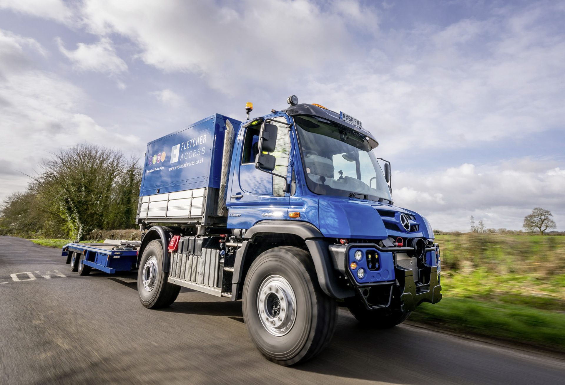 Unimog implement carriers – powerful and flexible in Great Britain too: Three into one: the U 530 lowers business costs