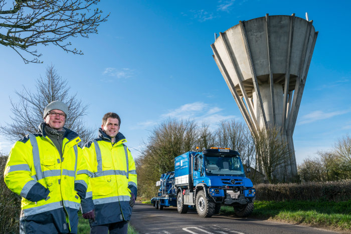 Unimog implement carriers – powerful and flexible in Great Britain too: Three into one: the U 530 lowers business costs