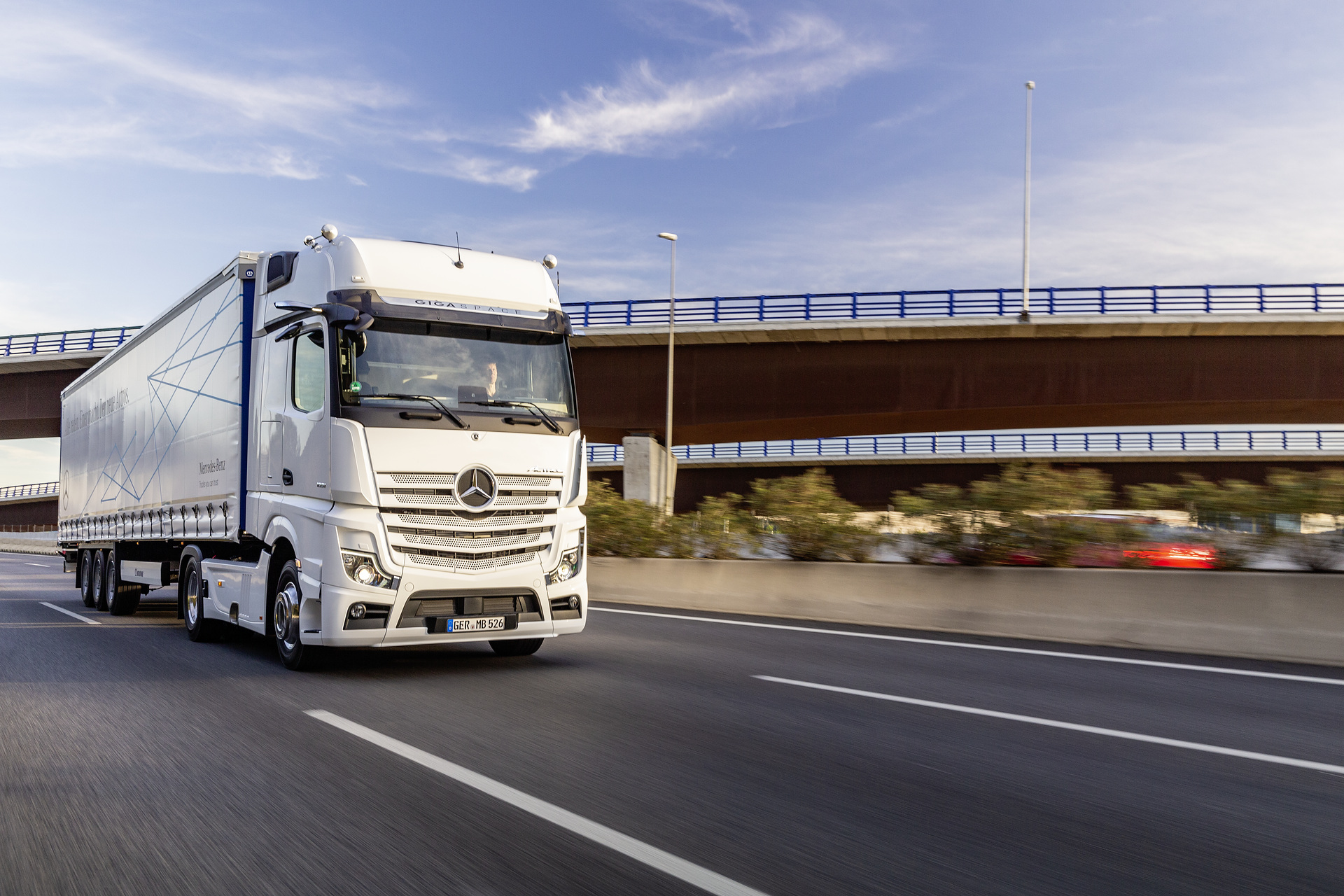 Mercedes-Benz Actros with Active Brake Assist 5 and Sideguard Assist, Active Drive Assist, MirrorCam