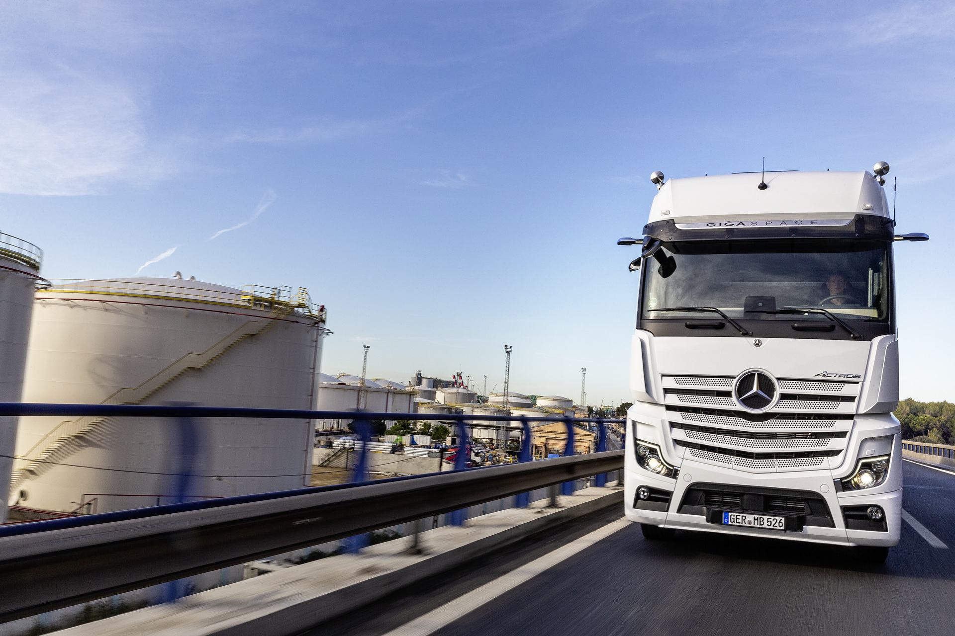 Mercedes-Benz Actros with Active Brake Assist 5 and Sideguard Assist, Active Drive Assist, MirrorCam