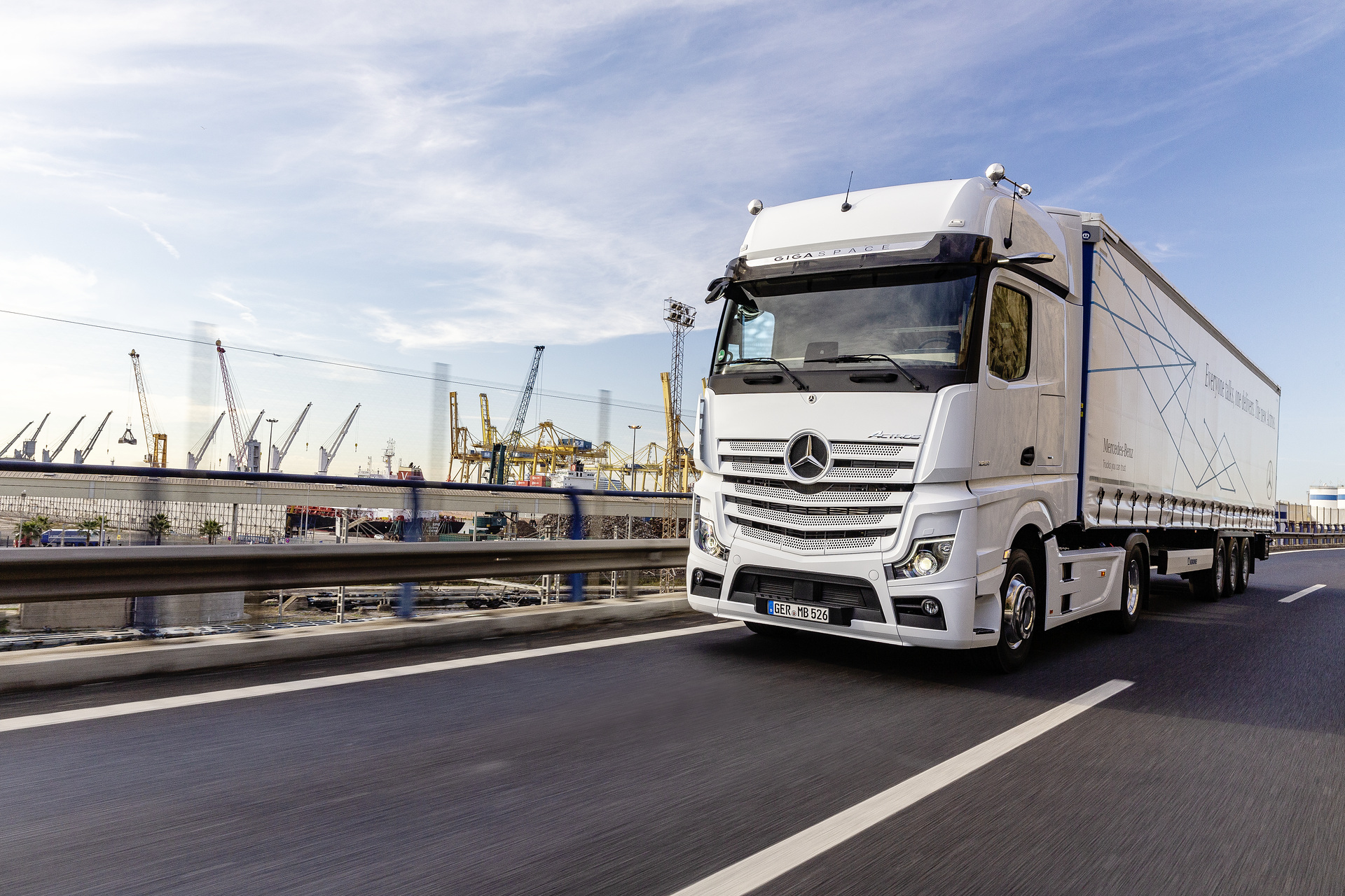 Mercedes-Benz Actros with Active Brake Assist 5 and Sideguard Assist, Active Drive Assist, MirrorCam