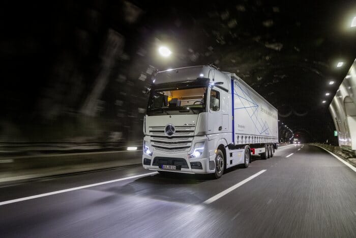 Mercedes-Benz Actros with Active Brake Assist 5 and Sideguard Assist, Active Drive Assist, MirrorCam