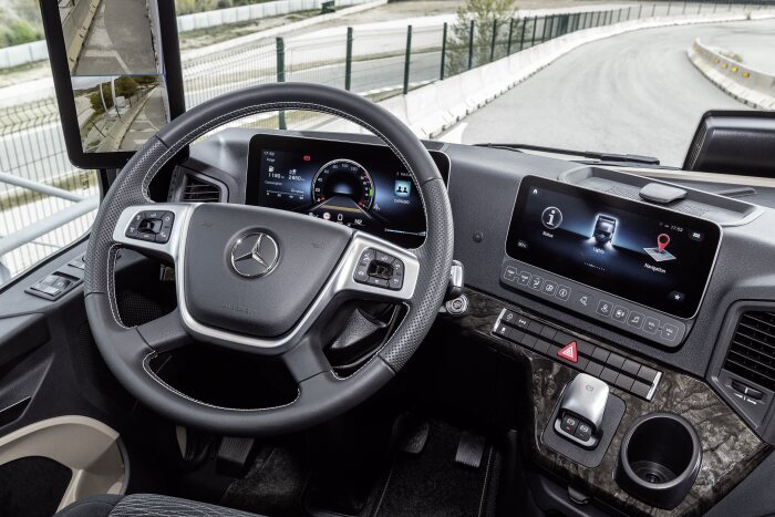 Mercedes-Benz Actros with Active Brake Assist 5 and Sideguard Assist, Active Drive Assist, MirrorCam