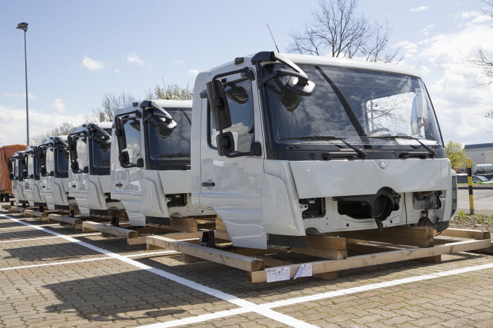 Meilenstein im CKD-Center: Eine dreiviertel Million für den ganzen Globus: Der 750.000ste Lkw-Bausatz verlässt das Mercedes-Benz Werk Wörth