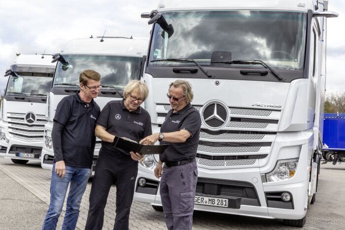 Mercedes-Benz Actros with Active Brake Assist 5 and Sideguard Assist, Active Drive Assist, MirrorCam