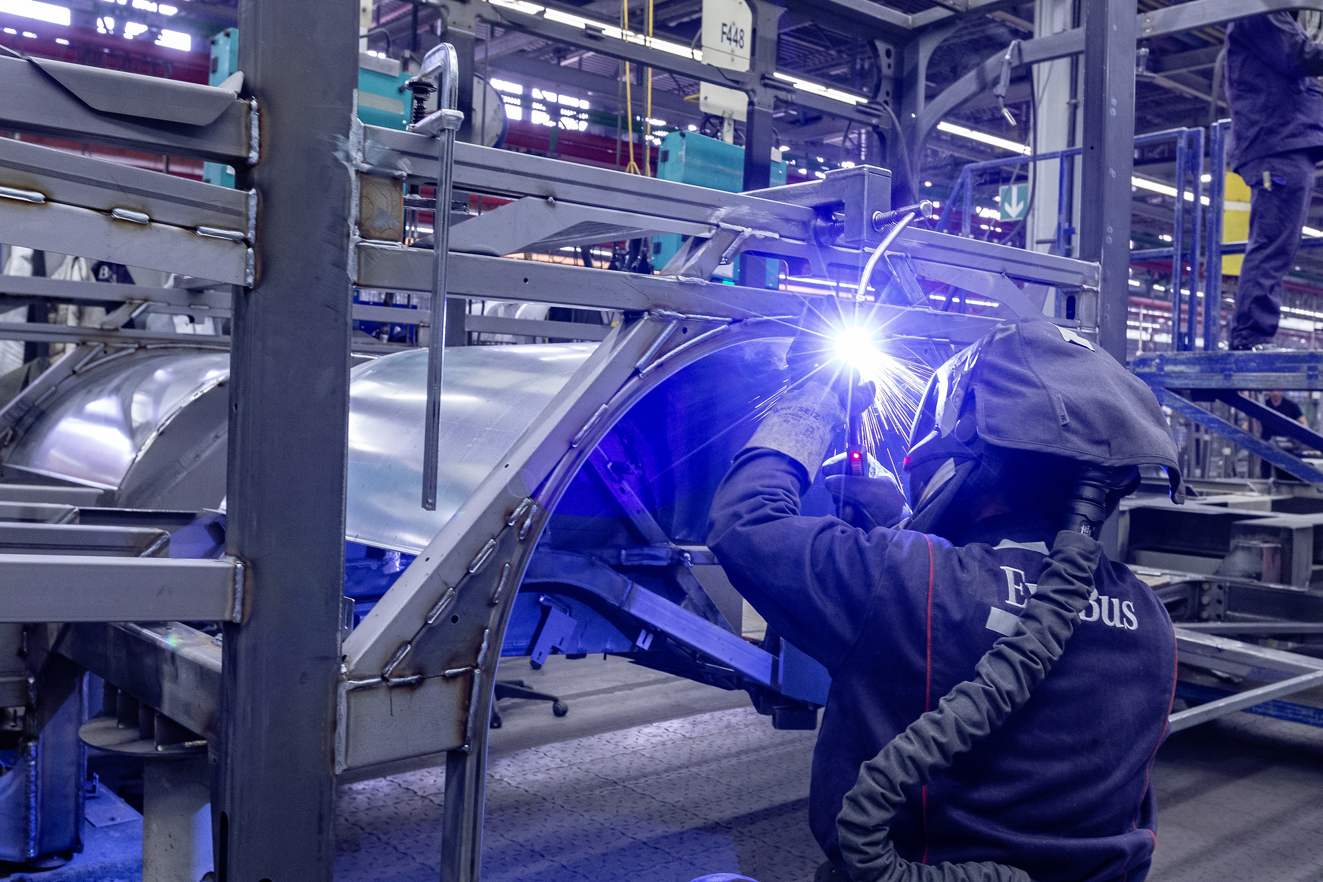eCitaro production, Daimler AG/EvoBus production site, Mannheim, Germany, bodyshell, assembly of substructure, side walls and roof eCitaro production, Daimler AG/EvoBus Werk Mannheim