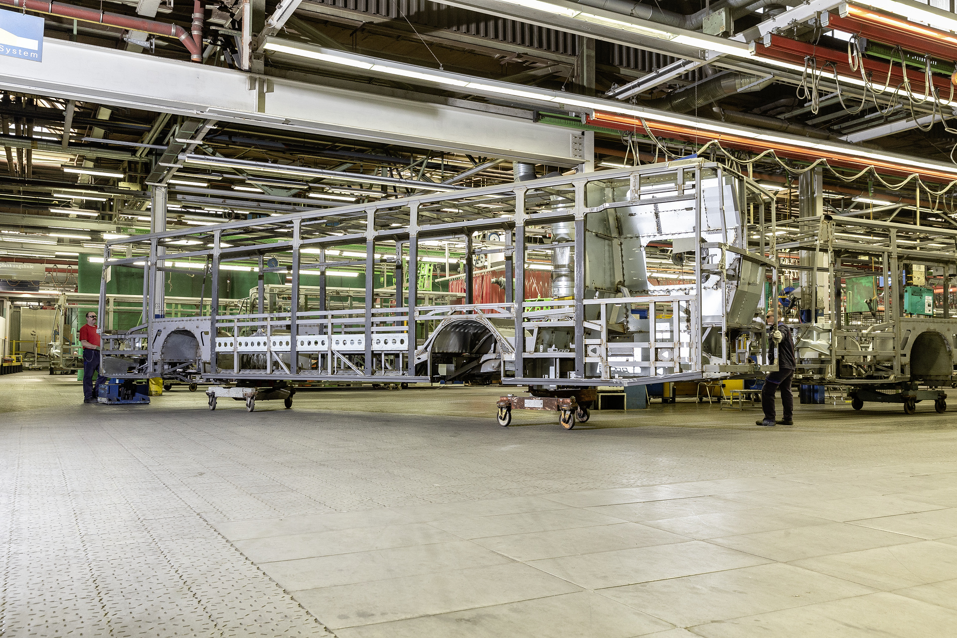 eCitaro production, Daimler AG/EvoBus production site, Mannheim, Germany, bodyshell, completed eCitaro bodyshell eCitaro production, Daimler AG/EvoBus Werk Mannheim