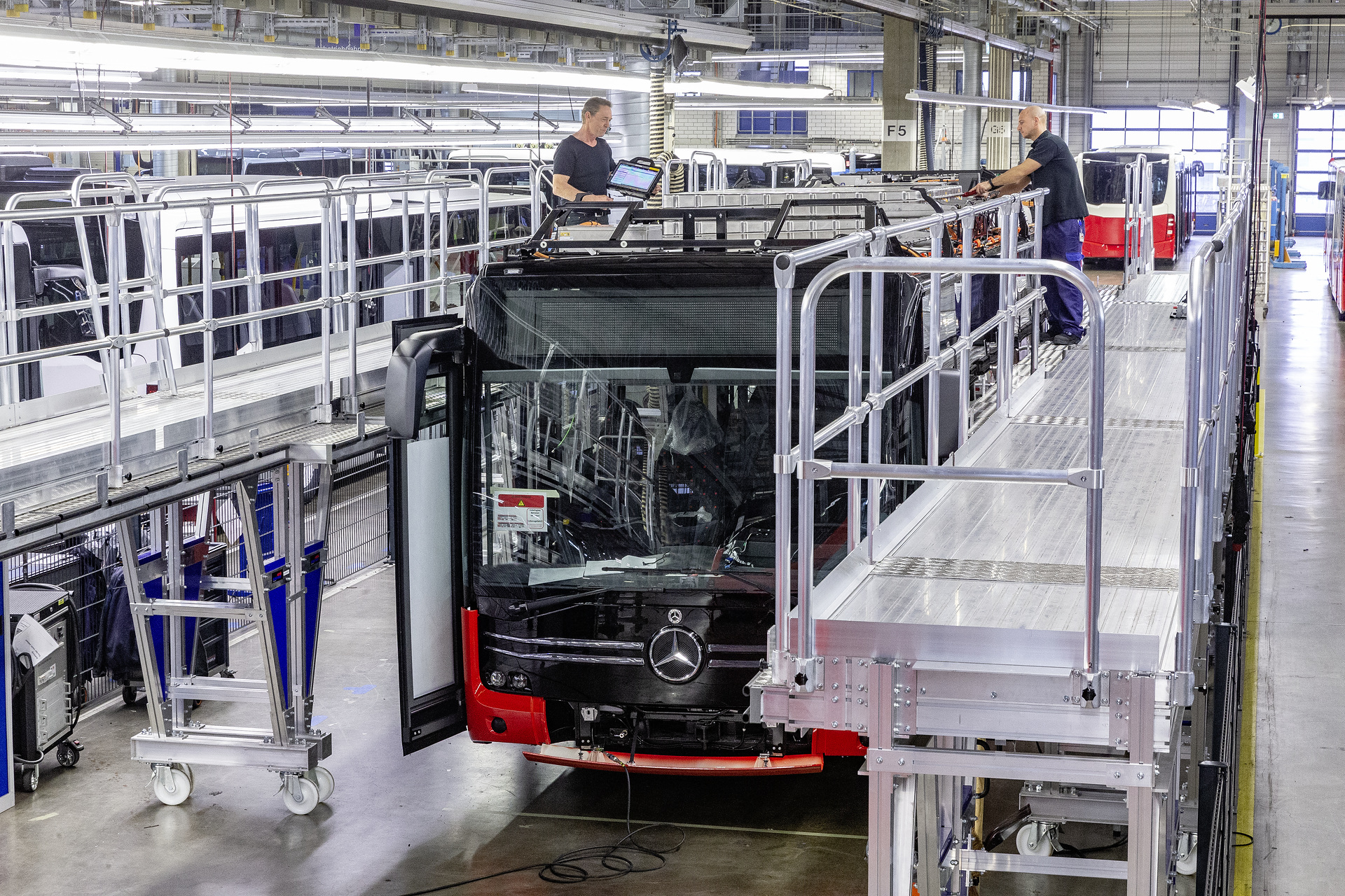 eCitaro production, Daimler AG/EvoBus production site, Mannheim, Germany, assembly, eCitaro high-voltage system commissioning eCitaro production, Daimler AG/EvoBus Werk Mannheim