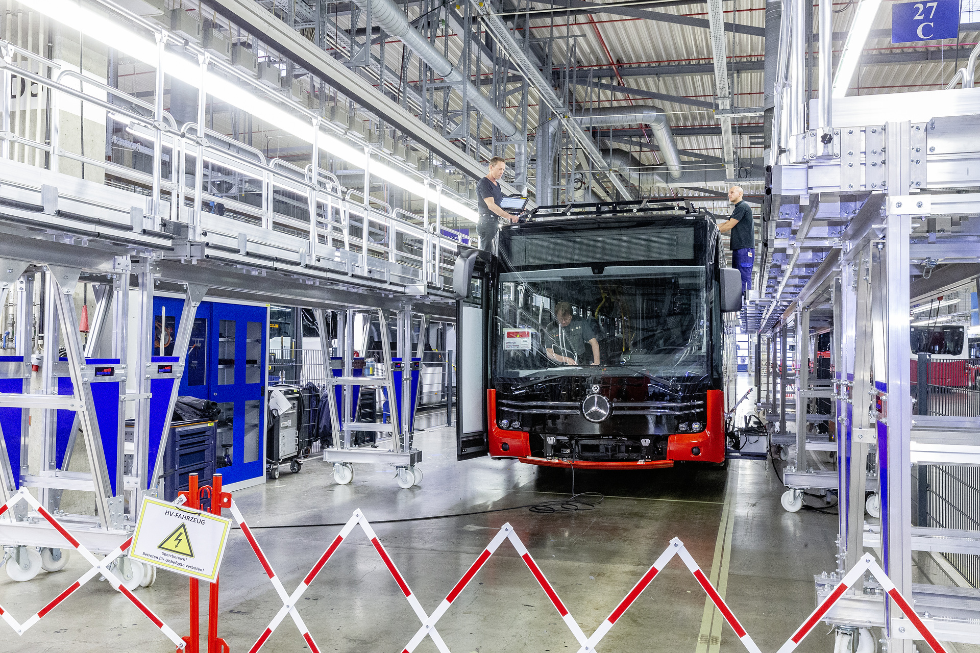 eCitaro production, Daimler AG/EvoBus production site, Mannheim, Germany, assembly, eCitaro high-voltage system commissioning eCitaro production, Daimler AG/EvoBus Werk Mannheim
