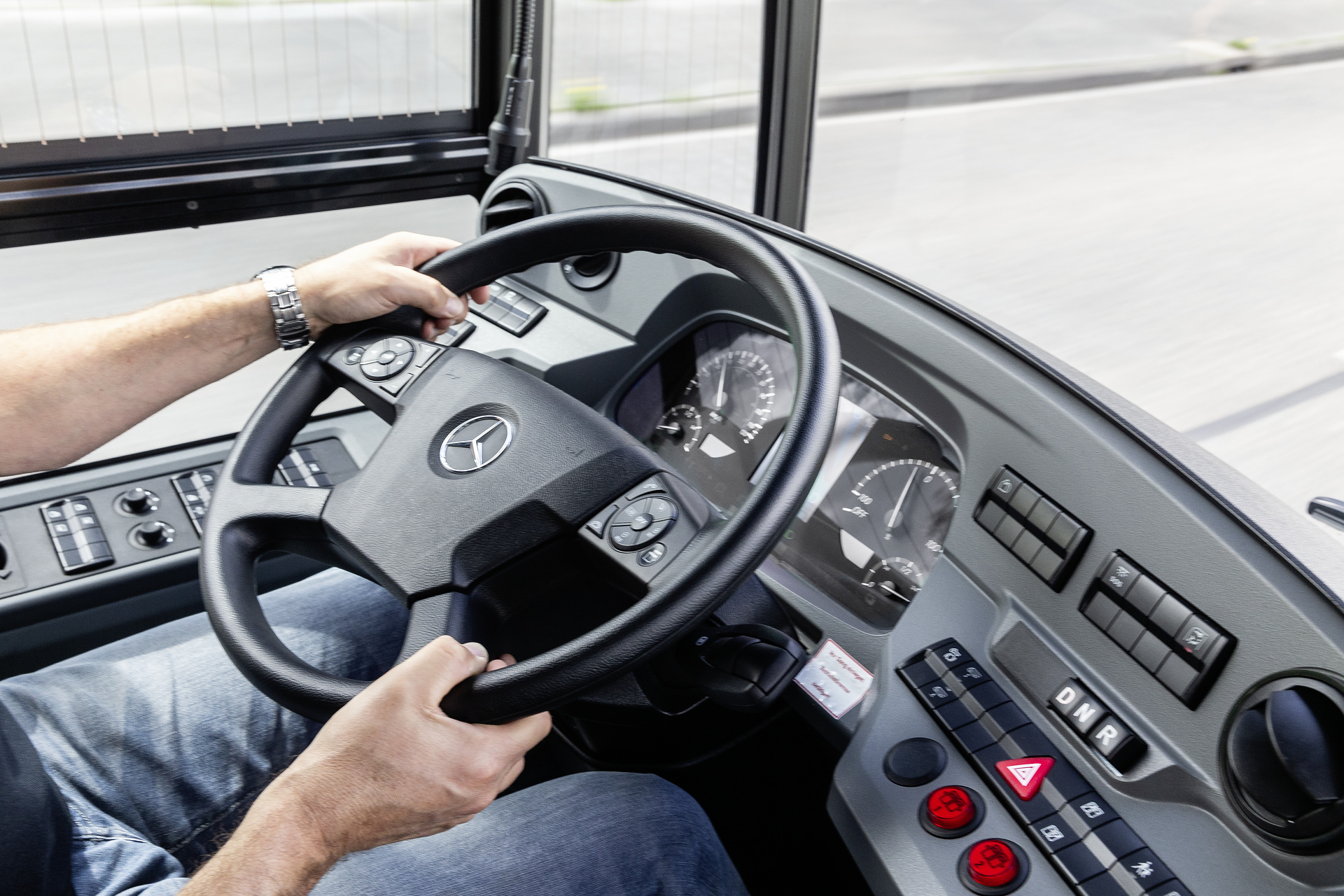 Mercedes-Benz Citaro with all-electric drive, interior, seat covers: black-grey, passenger capacity: 1/80, 2 x electric hub motor, 2 x 125 kW, 2 x 485 Nm Mercedes-Benz Citaro with all-electric drive