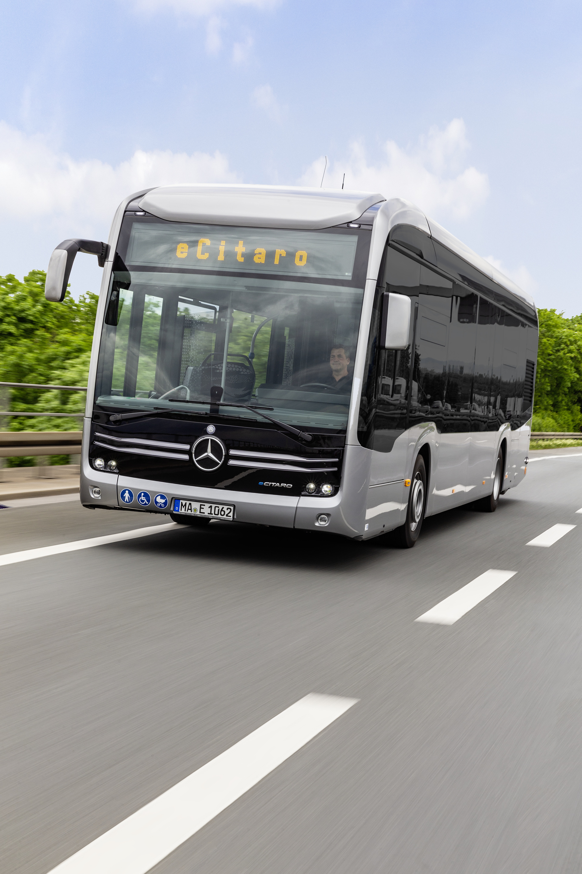 Mercedes-Benz eCitaro with all-electric drive, exterior, anthracite metallic, 2 x electric hub motor, 2 x 125 kW, 2 x 485 Nm, LED headlamps, length/width/height: 12135/2550/3400 mm, passenger capacity: 1/80. Mercedes-Benz eCitaro with all-electric drive