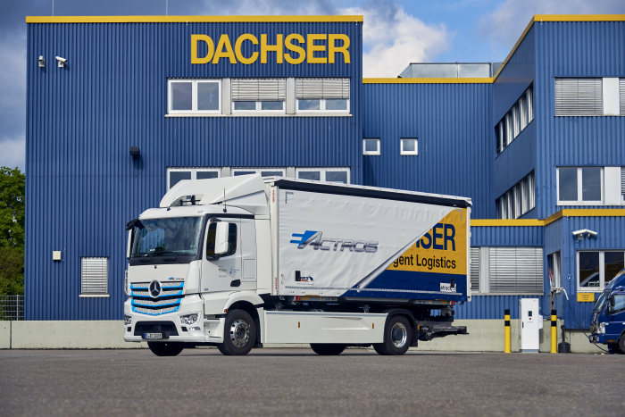Quiet and emission-free short-radius distribution in Stuttgart: Dachser relies on the battery-electric Mercedes-Benz eActros