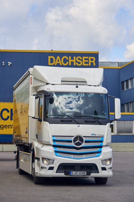 Quiet and emission-free short-radius distribution in Stuttgart: Dachser relies on the battery-electric Mercedes-Benz eActros