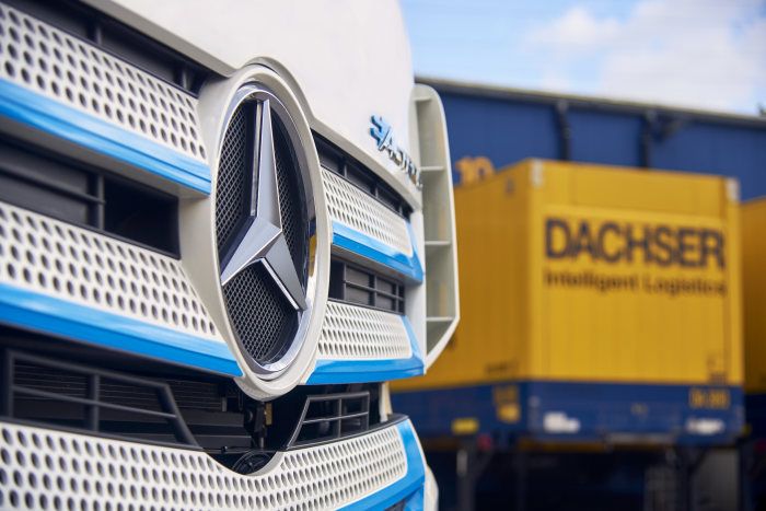Quiet and emission-free short-radius distribution in Stuttgart: Dachser relies on the battery-electric Mercedes-Benz eActros