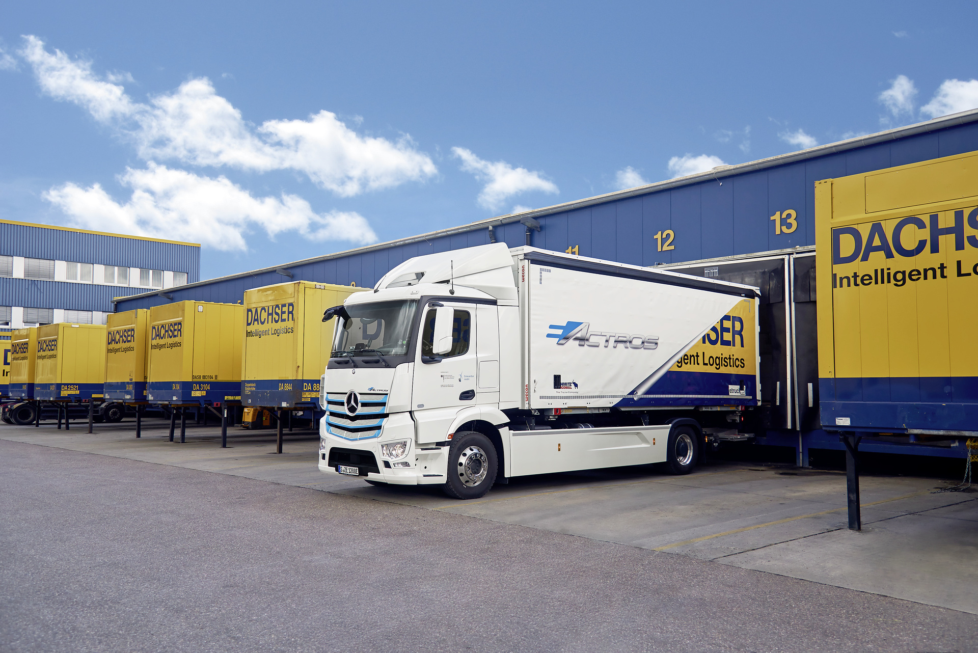 May 2019: Handover Mercedes-Benz eActros to Dachser May 2019: Handover Mercedes-Benz eActros to Dachser