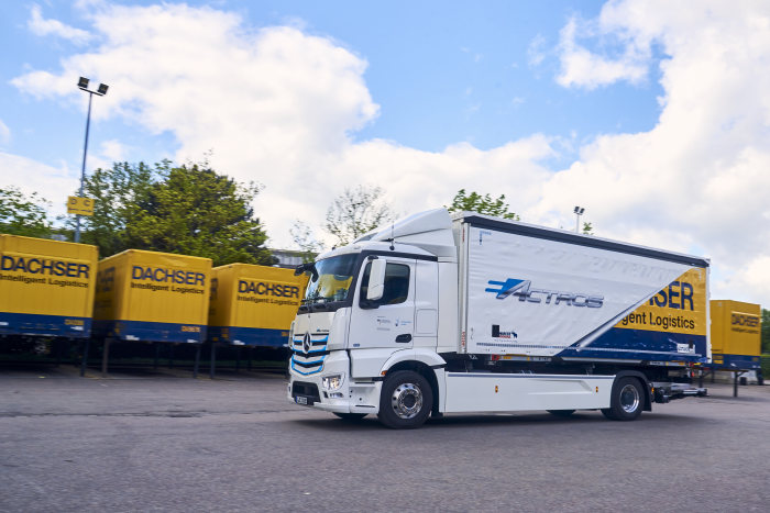 May 2019: Handover Mercedes-Benz eActros to Dachser