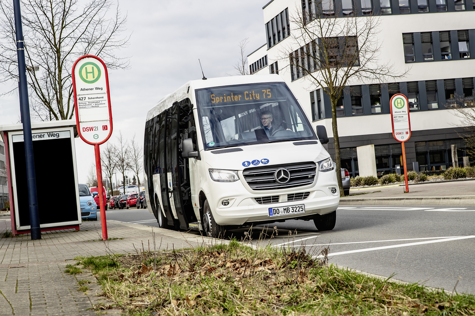 Mercedes-Benz Sprinter City 75: Auf der Basis der neuen Sprinter-Generation wurde ein Fahrzeug geschaffen, das mit überragendem Raumangebot und zahlreichen technischen Höhepunkten zeigt, wie ein moderner Öffentlicher Personennahverkehr (ÖPNV) mit Minibussen funktioniert. GPTS in Stockholm: Mercedes Benz auf dem Kongress des Weltverbands der Verkehrsbetriebe: Der vollelektrische eCitaro, digitale Services