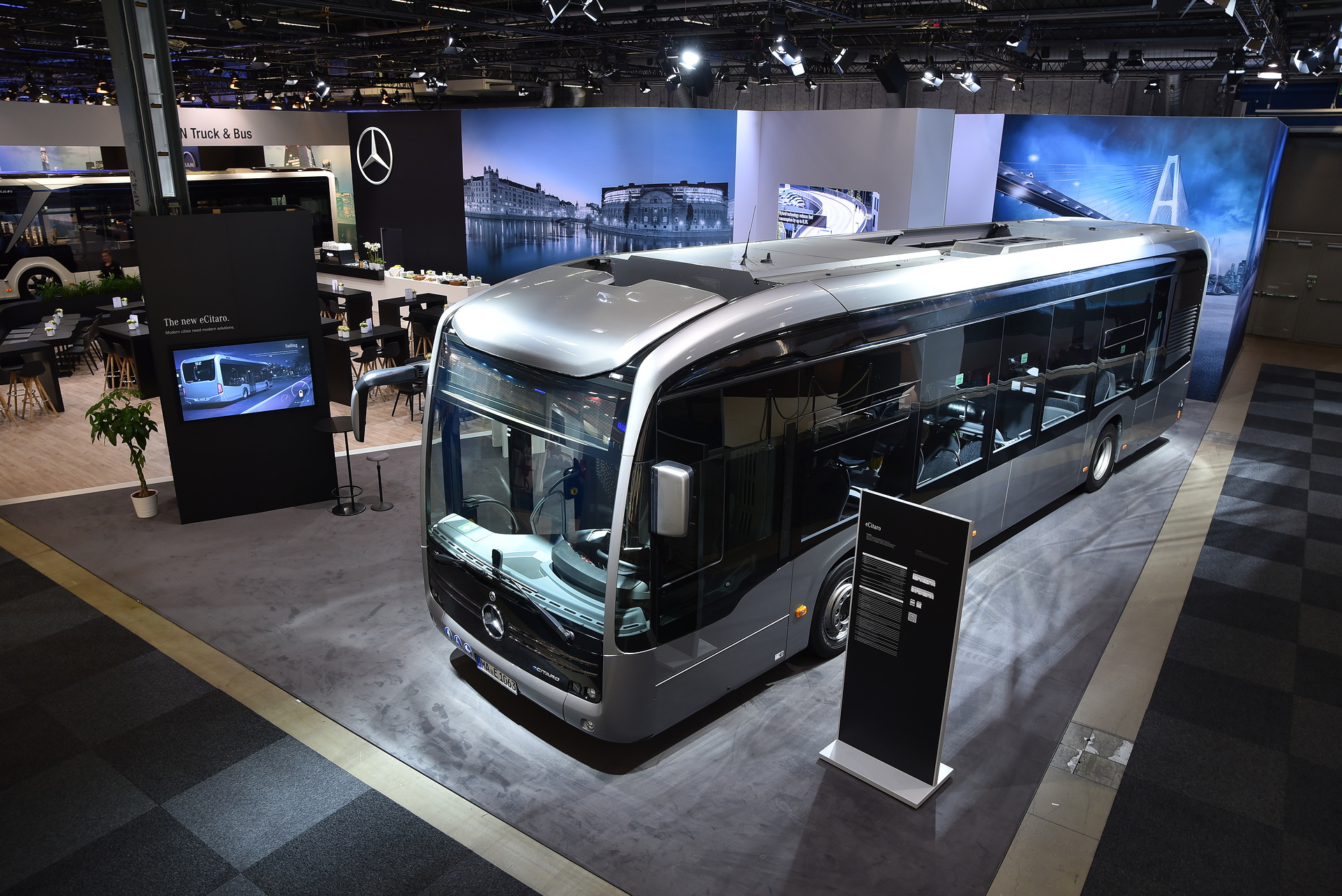 Mercedes Benz auf dem Kongress des Weltverbands der Verkehrsbetriebe (GPTS) 2019 in Stockholm Heute ankommen. An Morgen denken: Daimler Buses leistet Beitrag zu verantwortungsvollem öffentlichen Personennahverkehr