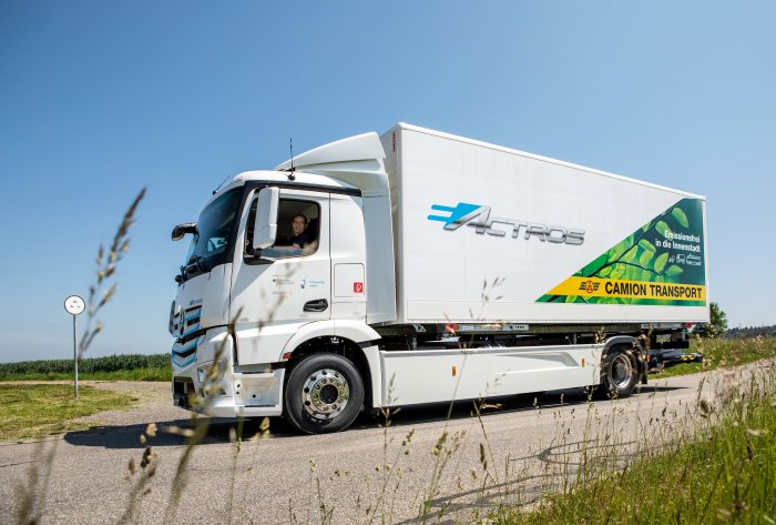 Zwei vollelektrische Mercedes-Benz Lkw für die Schweiz: Camion Transport und Migros erproben den eActros
