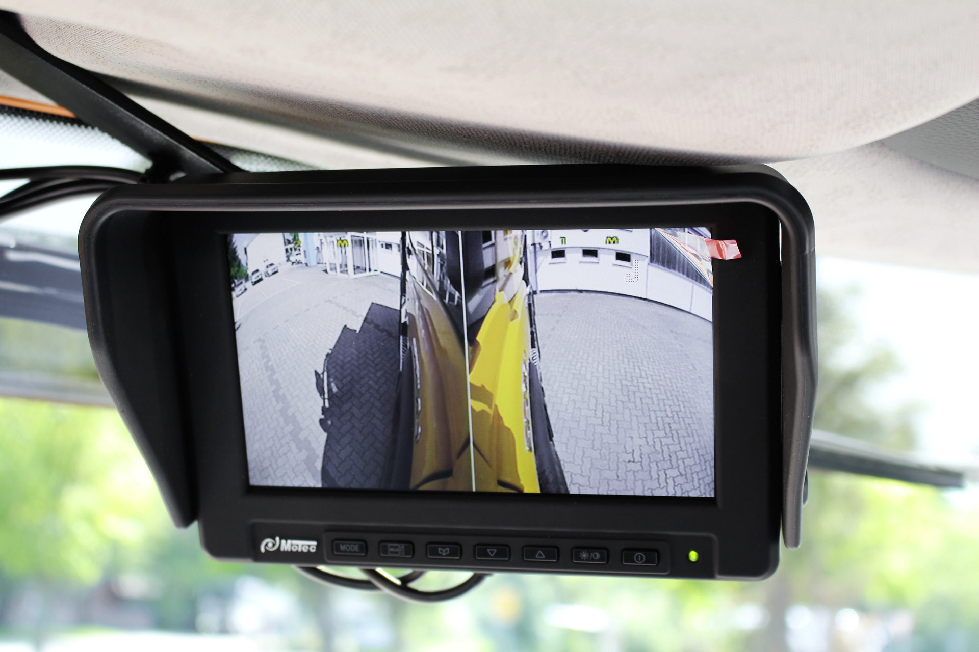 Demopark 2019 – Unimog mit Abbiegekamerasystem – Monitor im „Splitscreenmodus“ Demopark 2019
