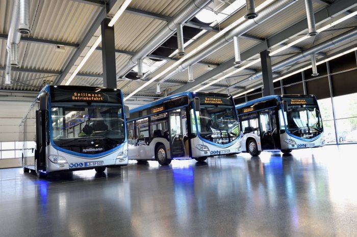 Mercedes-Benz Citaro: Mercedes-Benz Hybridbusse im Spillmann-Design