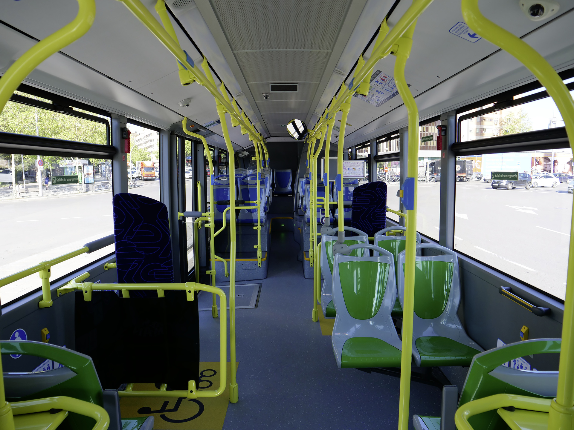 Verkehrsbetrieb EMT Madrid mit umweltfreundlichem Gesamtkonzept: 672 mit Erdgas betriebene Mercedes-Benz Citaro NGT im Einsatz. Mercedes-Benz Citaro NGT: 672 Mercedes-Benz Citaro NGT mit Gasantrieb bilden Rückgrat für umweltschonenden Omnibusverkehr in Madrid