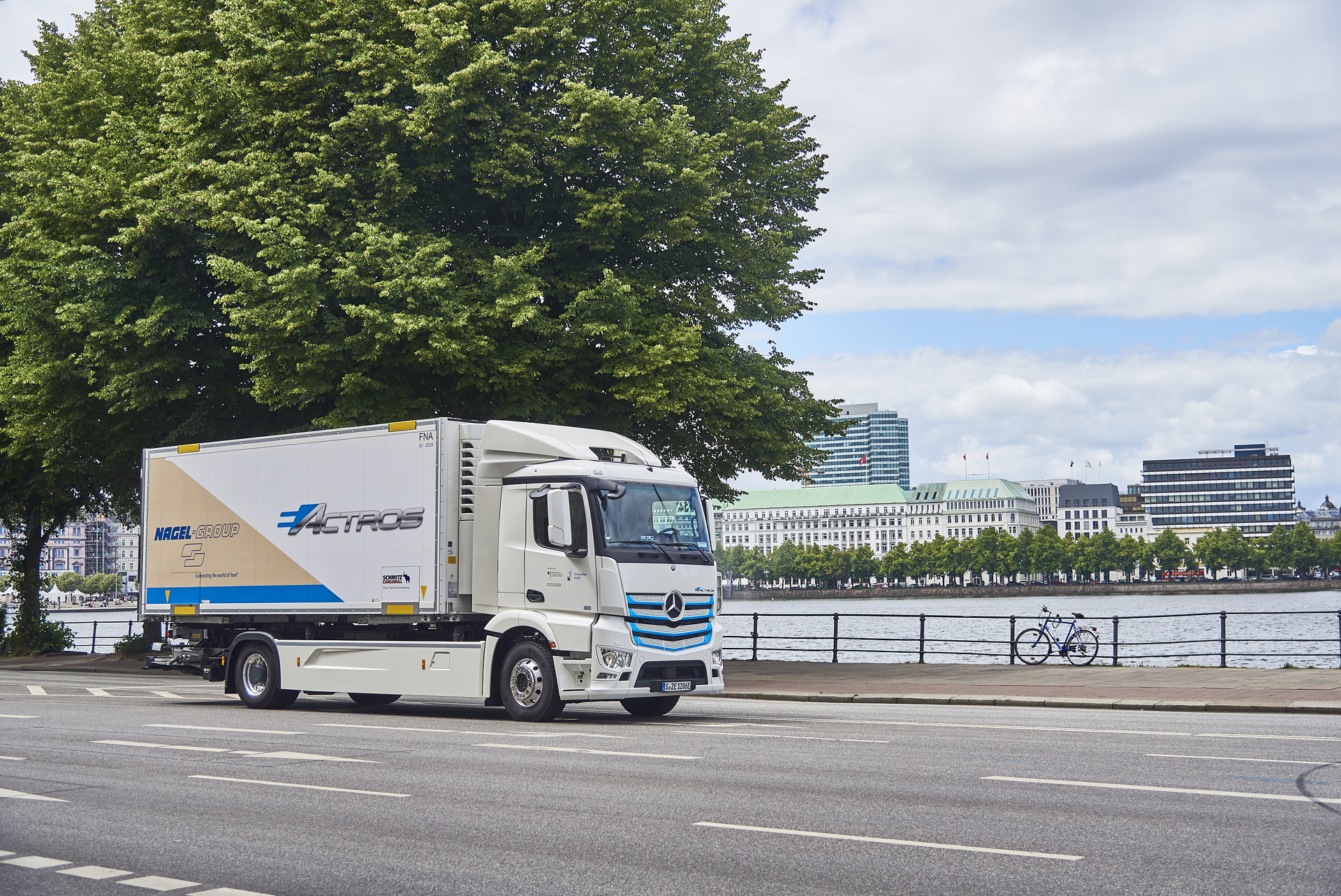 Nagel-Group fährt jetzt in Hamburg elektrisch – gesamte Mercedes-Benz eActros „Innovationsflotte“ im Praxiseinsatz