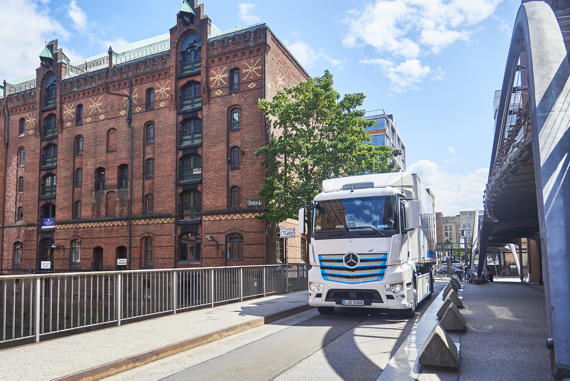 Nagel-Group fährt jetzt in Hamburg elektrisch – gesamte Mercedes-Benz eActros „Innovationsflotte“ im Praxiseinsatz