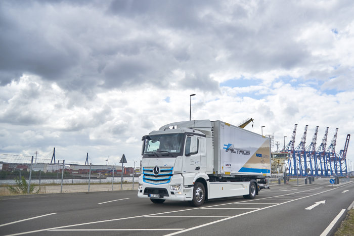 Nagel-Group fährt jetzt in Hamburg elektrisch – gesamte Mercedes-Benz eActros „Innovationsflotte“ im Praxiseinsatz