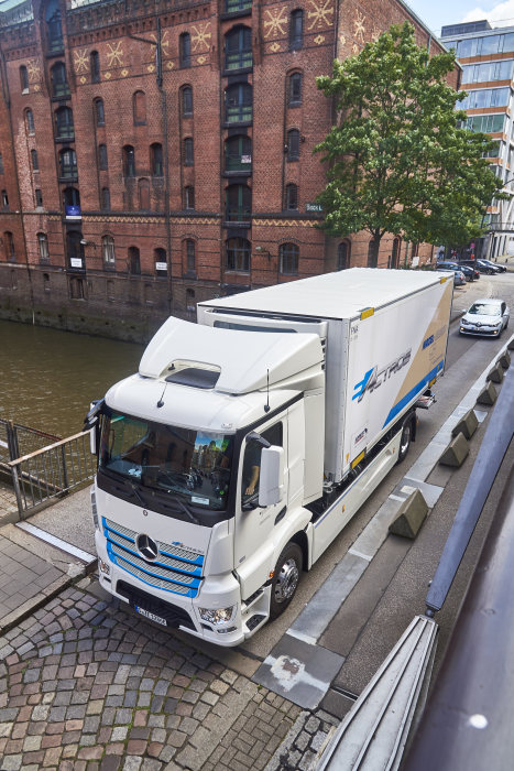 Nagel-Group fährt jetzt in Hamburg elektrisch – gesamte Mercedes-Benz eActros „Innovationsflotte“ im Praxiseinsatz
