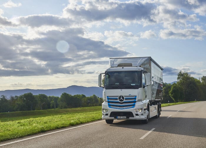 Vollelektrischer Lkw-Lieferverkehr bei Rastatt: Mercedes-Benz eActros bewährt sich im Praxiseinsatz bei Logistik Schmitt