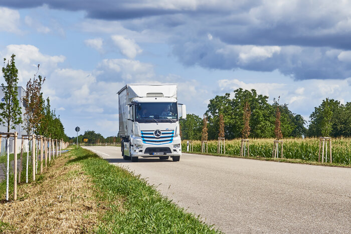 Vollelektrischer Lkw-Lieferverkehr bei Rastatt: Mercedes-Benz eActros bewährt sich im Praxiseinsatz bei Logistik Schmitt