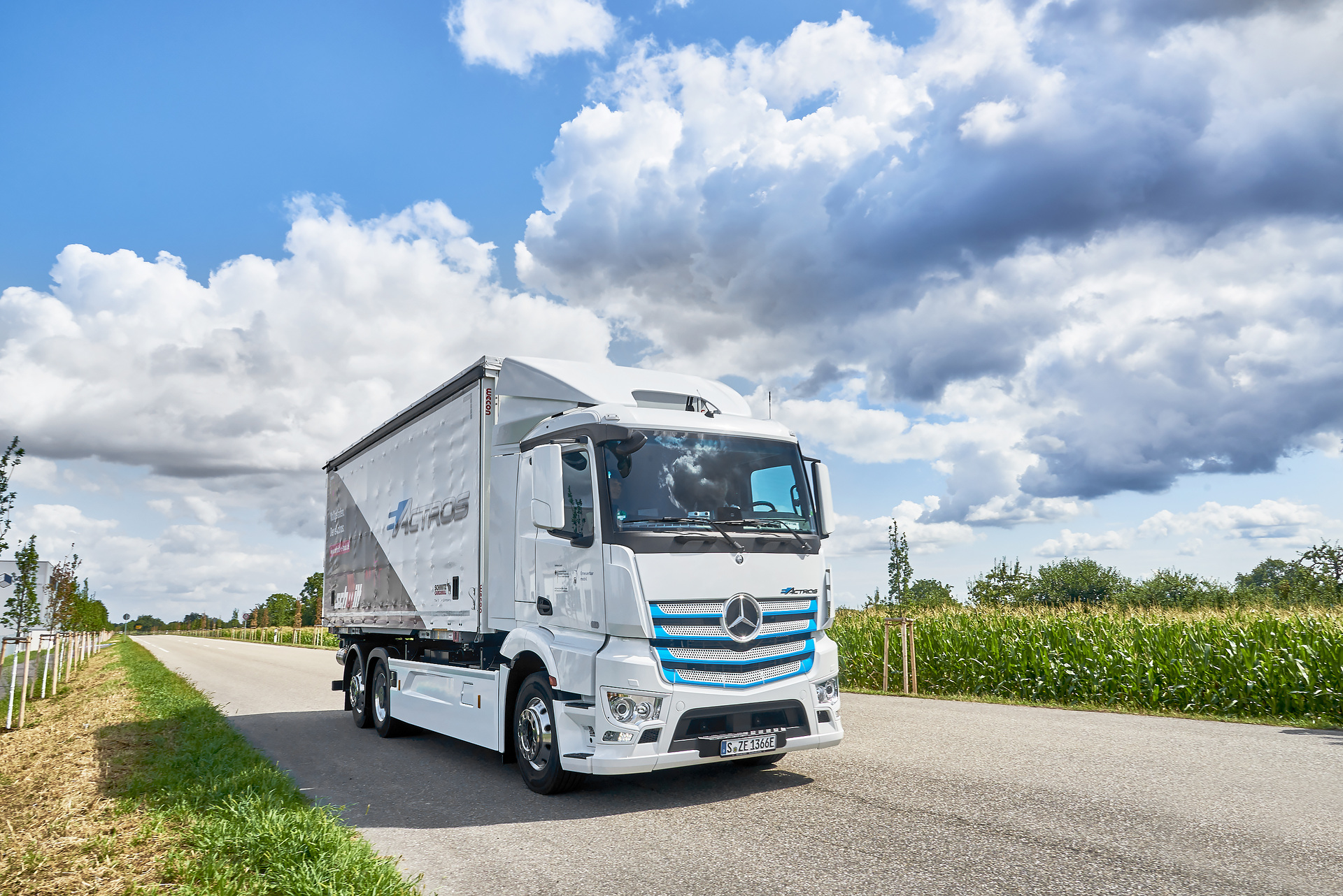 Vollelektrischer Lkw-Lieferverkehr bei Rastatt: Mercedes-Benz eActros bewährt sich im Praxiseinsatz bei Logistik Schmitt