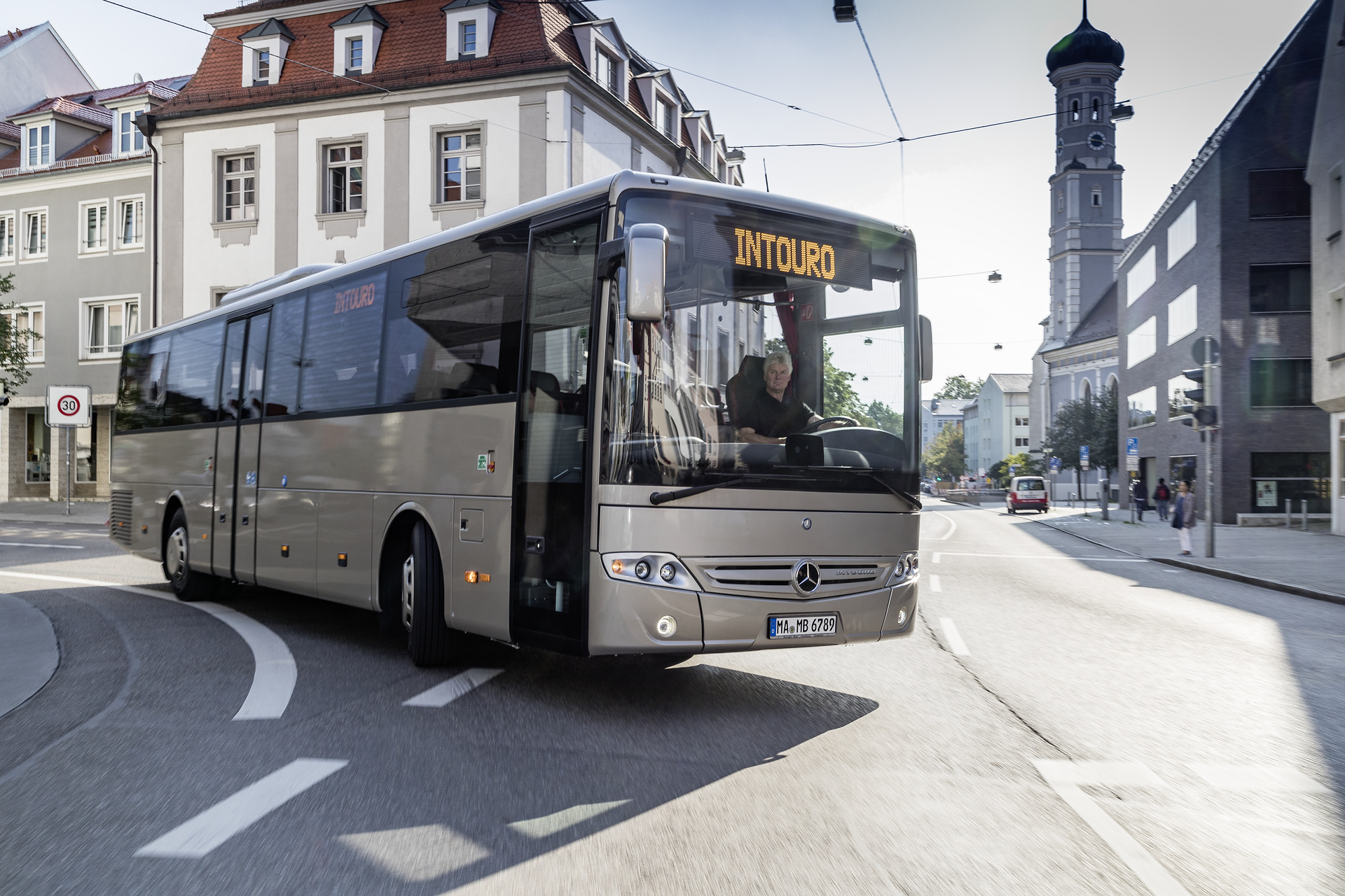 Mercedes-Benz Intouro, Exterieur, rauchsilber metallic, OM 936 Euro VI mit 220 kW (299 PS), 7,7 L Hubraum, 6-Gang Automatikgetriebe, Länge/Breite/Höhe: 12.140/2.550/3.355 mm, Bestuhlung: 1/49 Mercedes-Benz Intouro