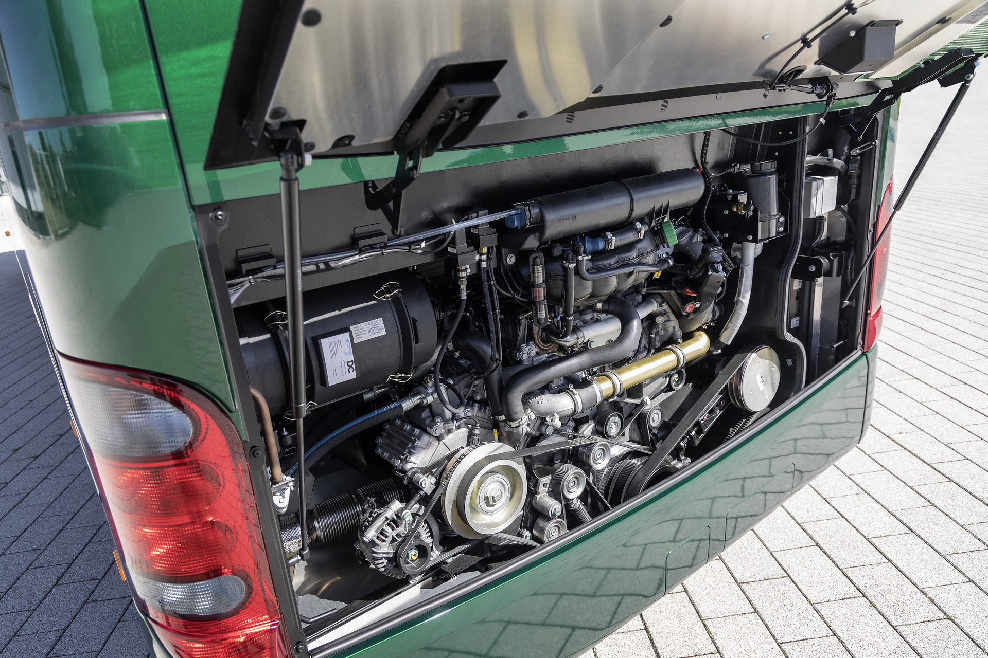 Setra S 415 LE business, Exterieur, Tannengrün Metallic, OM 936 Euro VI mit 260 kW (354 PS), 7,7 L Hubraum, 6-Gang Automatikgetriebe, Länge/Breite/Höhe: 12.330/2.550/3.350 mm, Bestuhlung: 1/41 Setra S 415 LE business