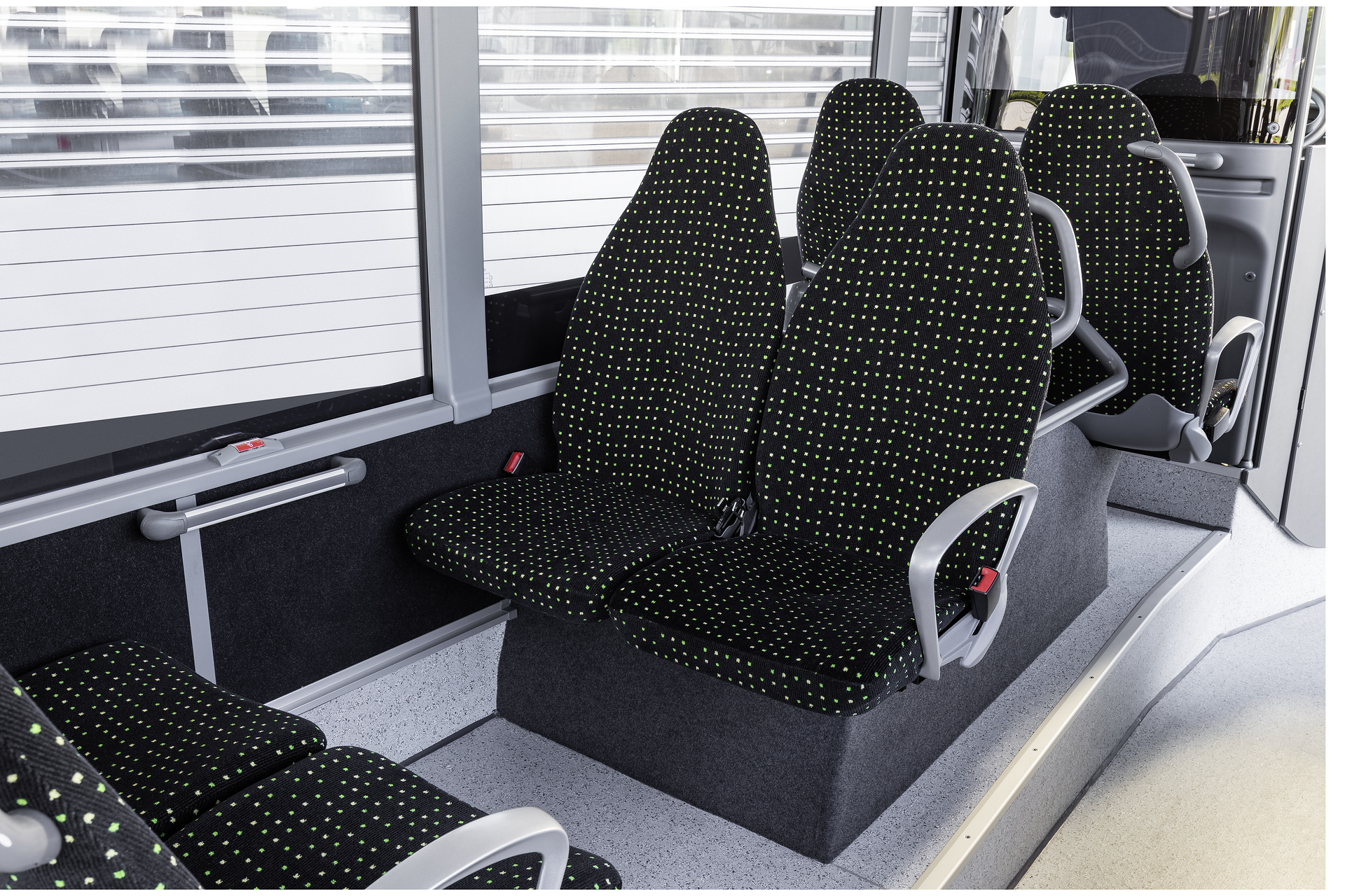 Setra S 415 LE business, Interieur, Sitzbezüge: Grün, OM 936 Euro VI mit 260 kW (354 PS), 7,7 L Hubraum, 6-Gang Automatikgetriebe, Länge/Breite/Höhe: 12.330/2.550/3.350 mm, Bestuhlung: 1/41 Setra S 415 LE business
