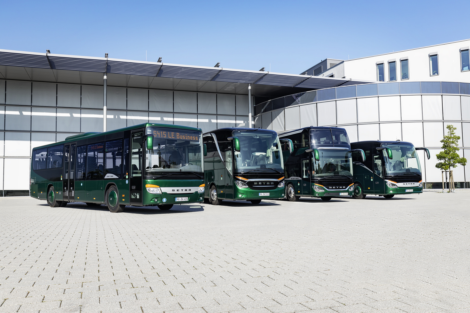 Setra Range 2019. Von links nach rechts: S 415 LE business, S 516 HDH, S 531 DT, S 515 HD Setra Range 2019