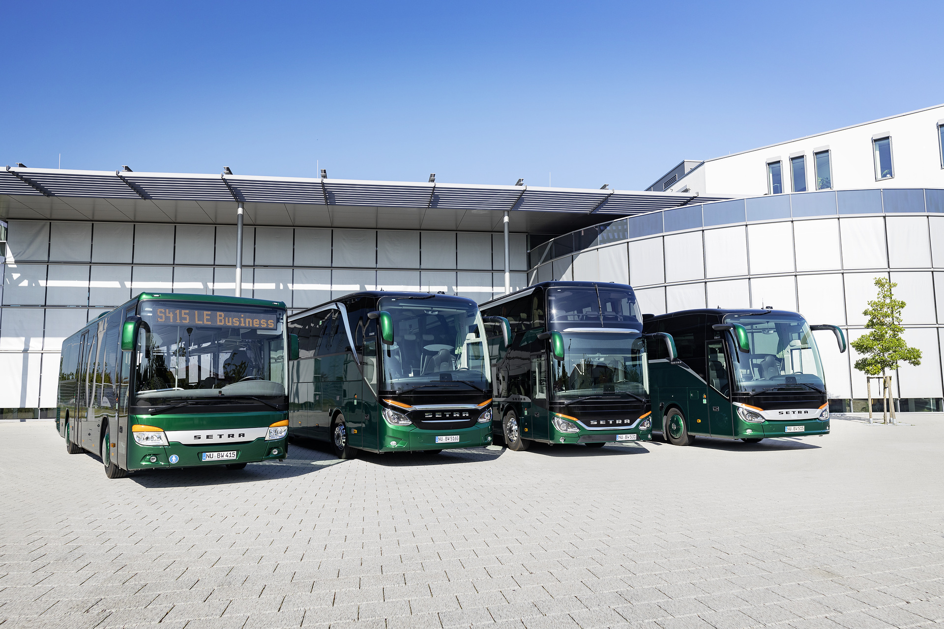 Setra Range 2019. Von links nach rechts: S 415 LE business, S 516 HDH, S 531 DT, S 515 HD Setra Range 2019