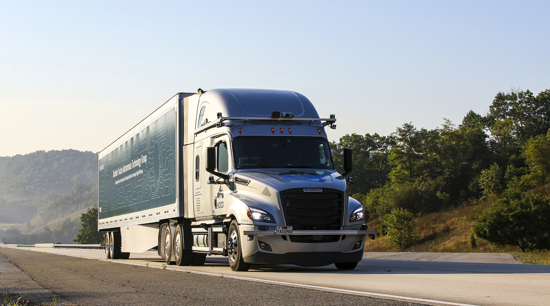 Daimler Trucks und sein Tochterunternehmen Torc Robotics haben mit der Entwicklung und Erprobung hochautomatisierter Lkw (SAE Level 4) auf definierten Strecken im öffentlichen Verkehr begonnen. Daimler Trucks und Torc Robotics weiten Erprobung automatisierter Lkw auf US-Highways aus – Sicherheit höchste Priorität