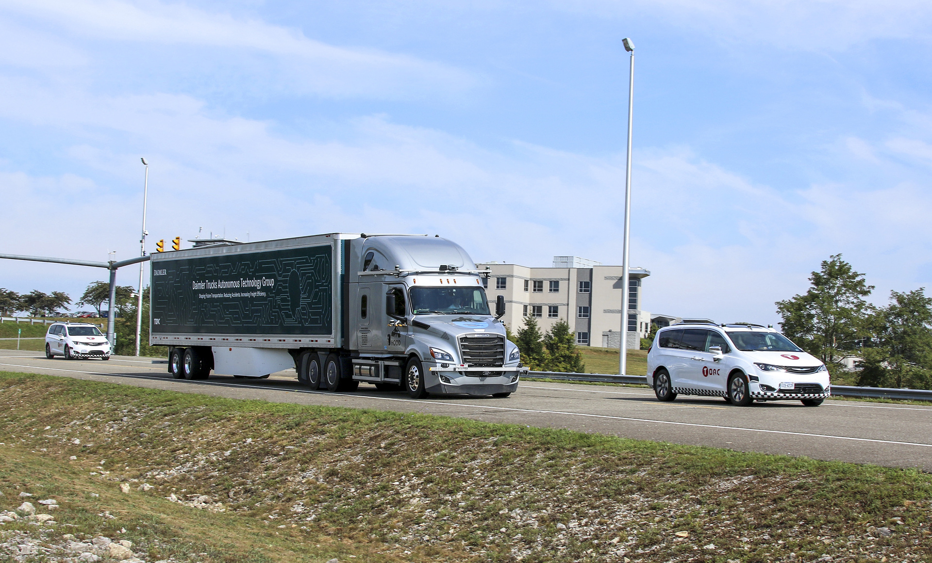 Daimler Trucks und Torc Robotics weiten Erprobung automatisierter Lkw auf US-Highways aus – Sicherheit höchste Priorität
