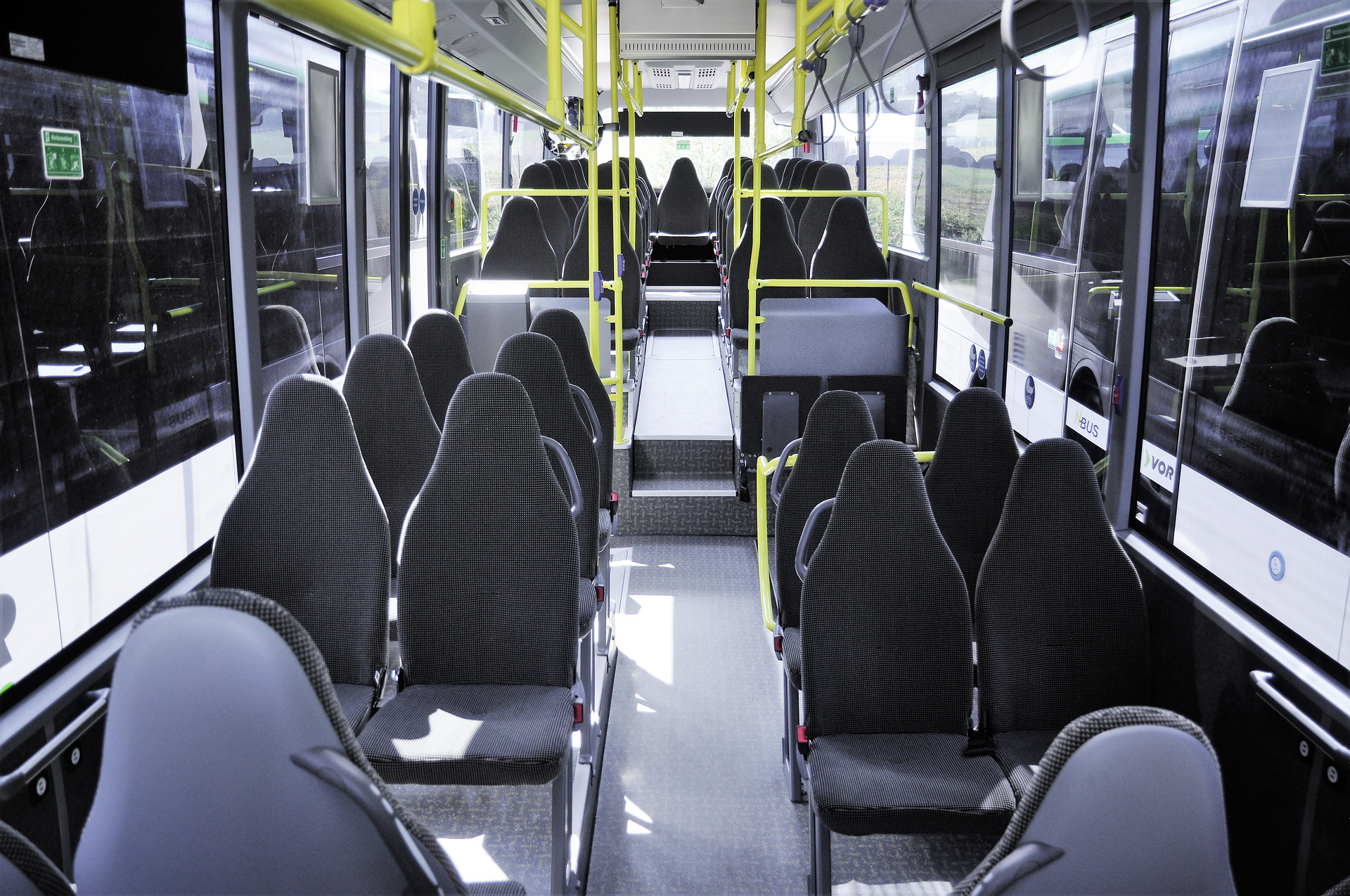 Die N-Bus GmbH übernahm im niederösterreichischen Ybbs an der Donau 65 neue Überland-Linienbusse der Marken Setra und Mercedes-Benz. Es war der bislang größte Einzelauftrag eines privaten Linienanbieters für die EvoBus Austria GmbH in Wiener Neudorf. 65 Überland-Linienbusse für den Großraum Wien
