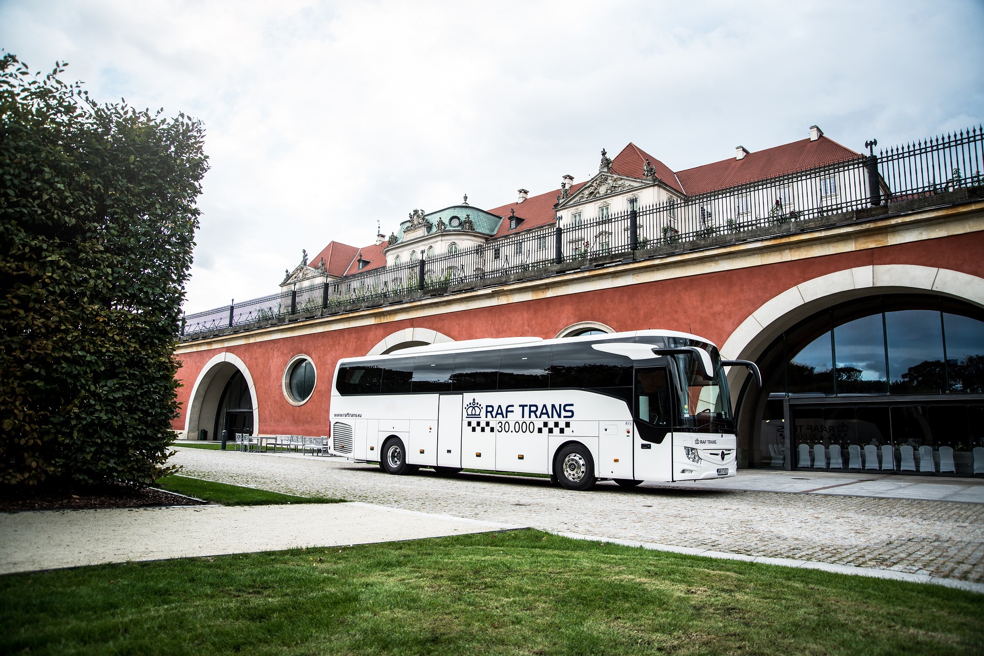 Two good reasons for celebration: 25 years of the Mercedes Benz Tourismo